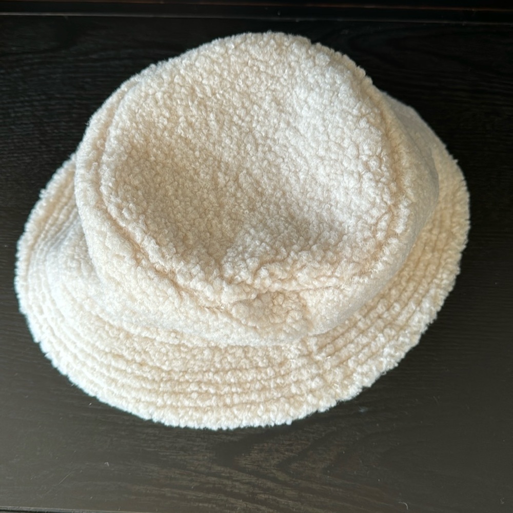 American Eagle Sherpa Bucket Hat